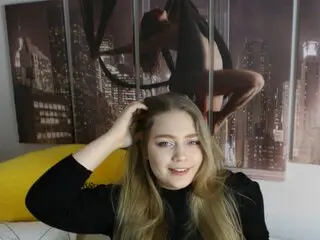 LinaHughes live